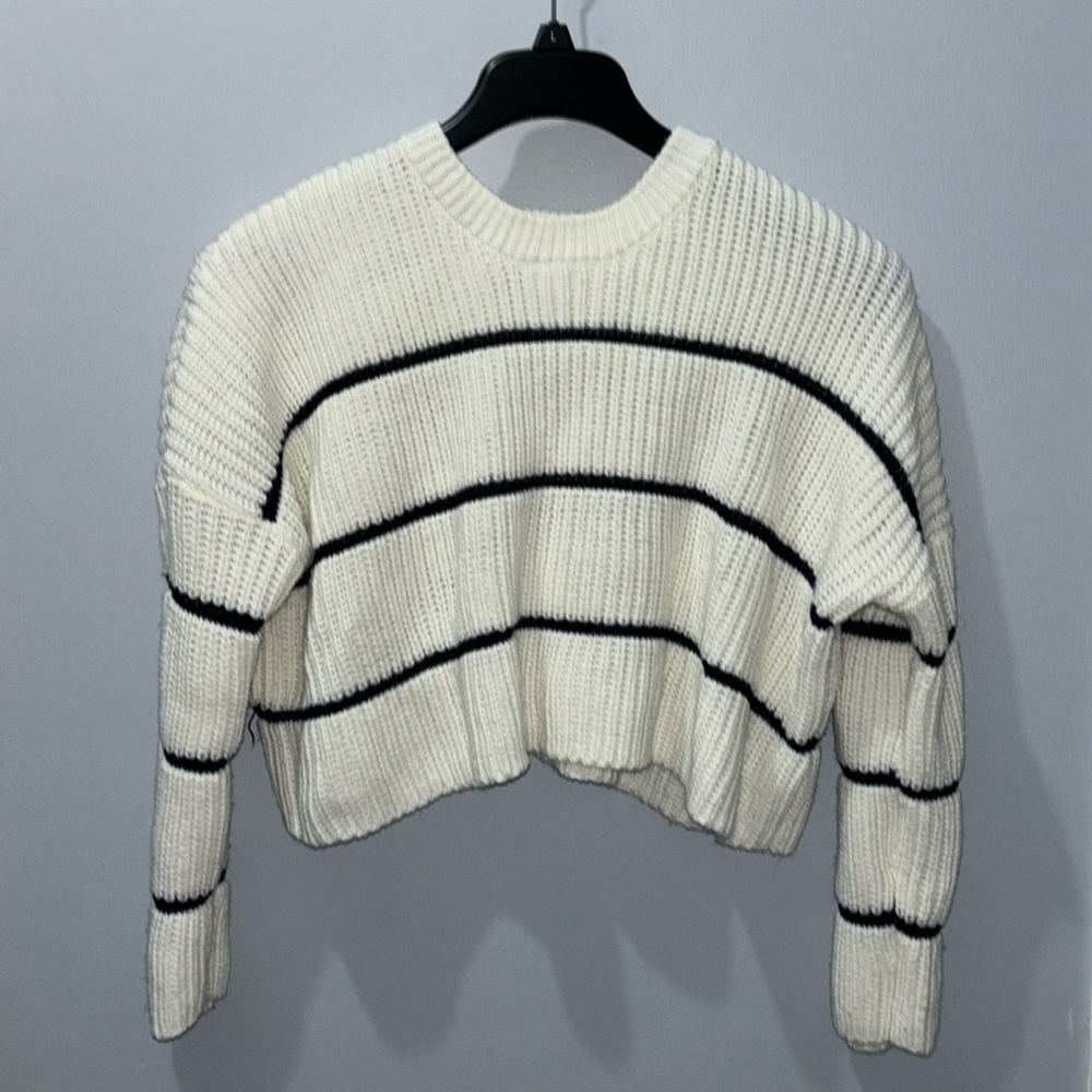 Cropped White and Navy blue striped sweater